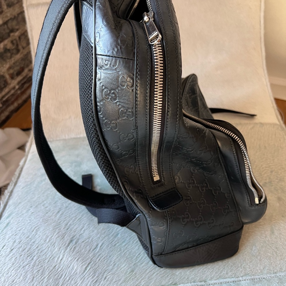 Gucci Signature Backpack GG Monogram Front Zipper Pocket/Embossed - Picture 3 of 6